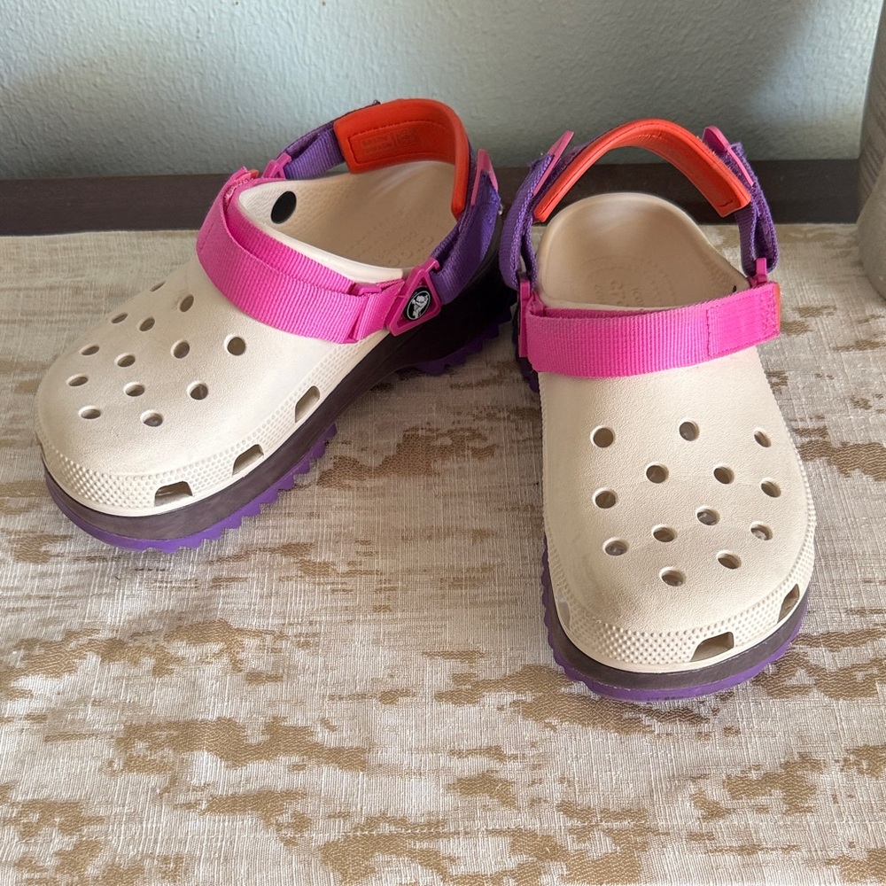 CROCS Hiker Clogs